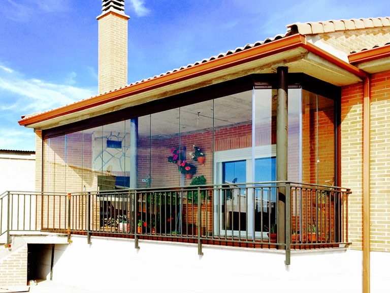 Arquitectura Transparente: C&oacute;mo un Cerramiento de Cristal Redefine Confort y Uso de las Terrazas